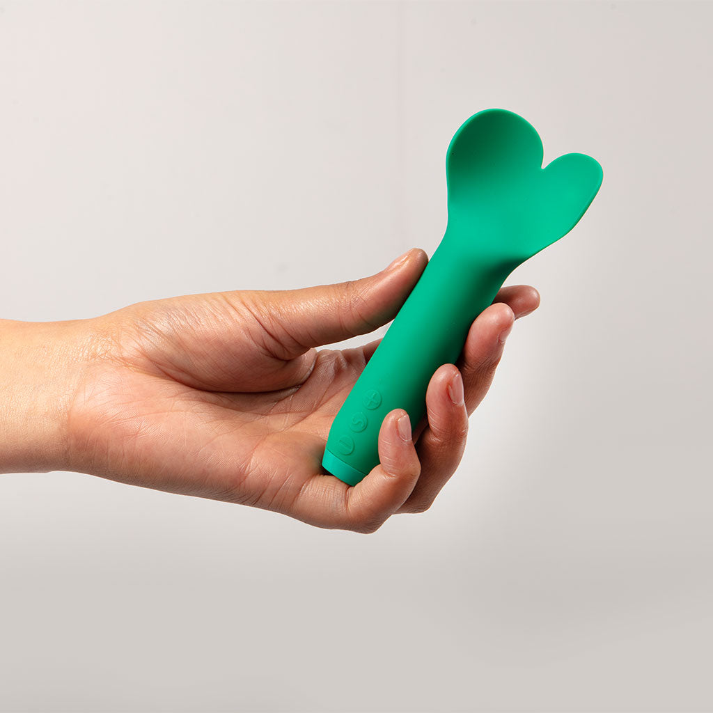 Amour Bullet Emerald Green – Rechargeable, Discreet, Intimate Wellness Accessory – Quiet, Rechargeable, Waterproof, Couples & Solo Use, Discreet Intimate Wellness Accessory