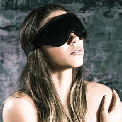 Black Label Loveblind Plush Blindfold Black Microfiber – Rechargeable, Discreet, Intimate Wellness Accessory – Quiet, Rechargeable, Waterproof, Couples & Solo Use, Discreet Intimate Wellness Accessory